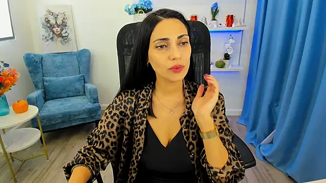 Snapshot of AllaYerty chatting on 10/19/25, 11:33 AllaYerty online show from 10/19/25, 11:33