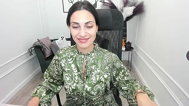 Snapshot of AllaYerty chatting on 10/24/25, 11:28 AllaYerty online show from 10/24/25, 11:28