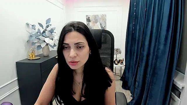 Snapshot of AllaYerty chatting on 11/18/25, 11:36 AllaYerty online show from 11/18/25, 11:36