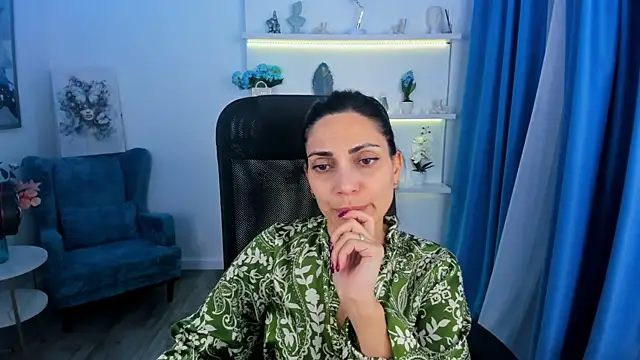 Snapshot of AllaYerty chatting on 11/21/25, 11:42 AllaYerty online show from 11/21/25, 11:42