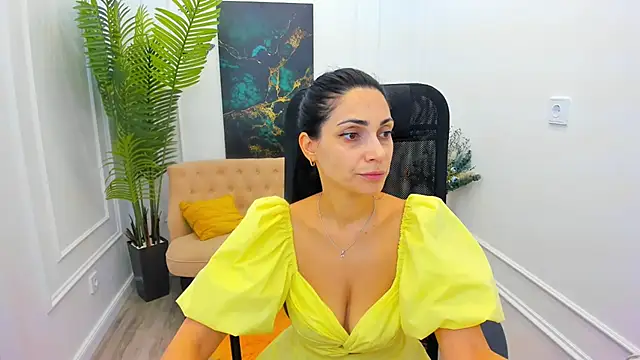 Snapshot of AllaYerty chatting on 11/22/25, 11:31 AllaYerty online show from 11/22/25, 11:31