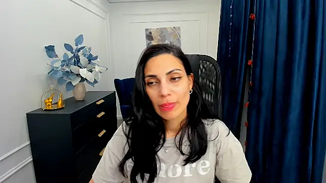 Snapshot of AllaYerty chatting on 11/25/25, 07:25 AllaYerty online show from 11/25/25, 07:25