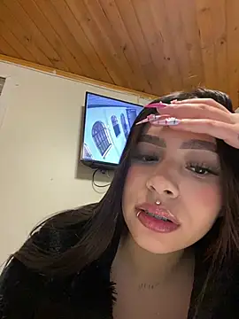 Snapshot of Cristina_pinkk chatting on 02/05/26, 03:22 Cristina pinkk online show from 02/05/26, 03:22