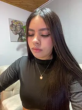 Snapshot of Cristina_pinkk chatting on 02/11/26, 01:21 Cristina pinkk online show from 02/11/26, 01:21