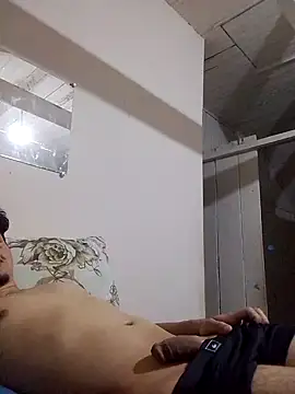 Snapshot of Omoraia chatting on 09/15/25, 10:10 Omoraia online show from 09/15/25, 10:10