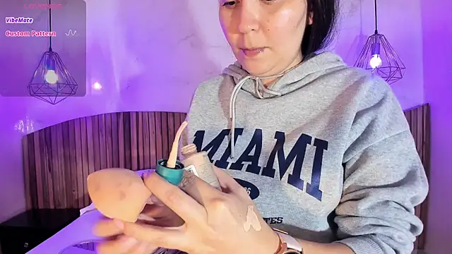 Snapshot of AlissaJoness chatting on 04/06/26, 11:44 AlissaJoness online show from 04/06/26, 11:44