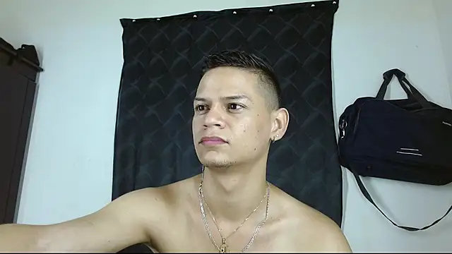 Snapshot of axce1_boy24 chatting on 10/17/25, 12:30 axce1 boy24 online show from 10/17/25, 12:30