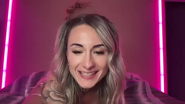 Anais dupres  online show from 11/18/25, 10:47