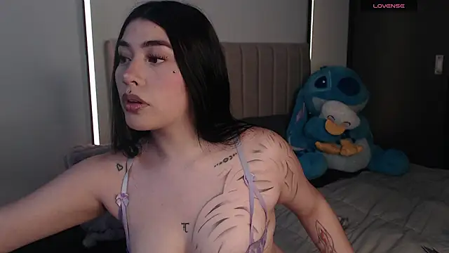 Snapshot of Hell_luna chatting on 11/24/25, 06:07 Hell luna online show from 11/24/25, 06:07