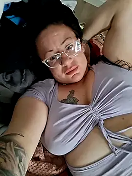 Snapshot of kinkikatie69 chatting on 09/28/25, 10:15 kinkikatie69 online show from 09/28/25, 10:15