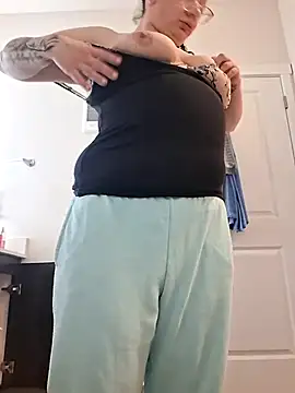 Snapshot of kinkikatie69 chatting on 11/07/25, 02:22 kinkikatie69 online show from 11/07/25, 02:22