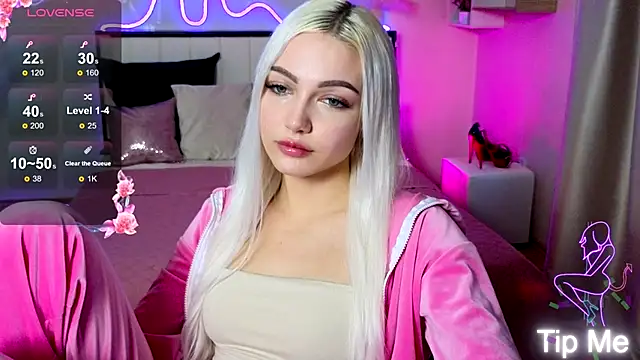 LinaLirian online show from 10/11/25, 02:15