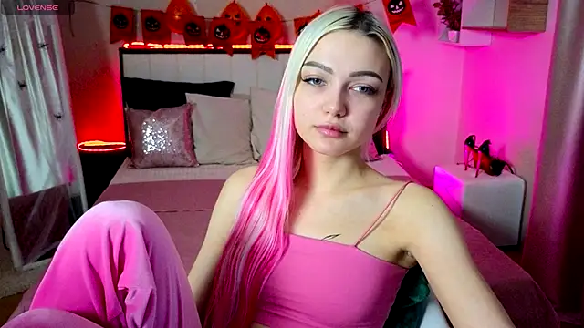 LinaLirian online show from 11/05/25, 01:44