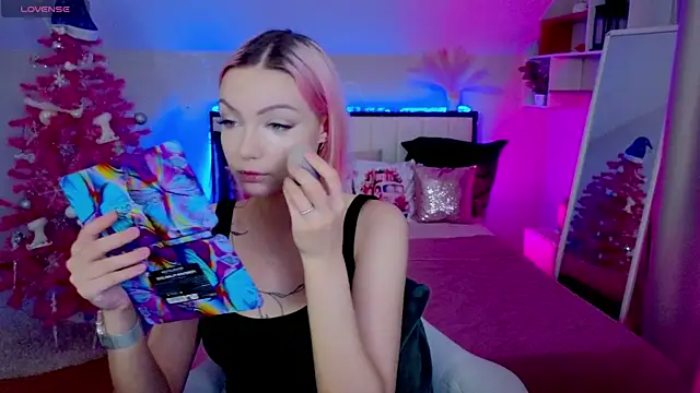 LinaLirian online show from 12/20/25, 01:40