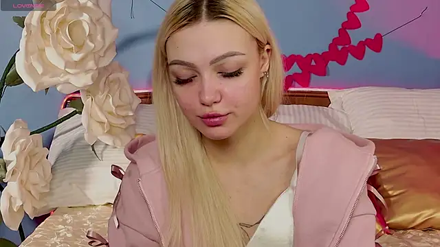 Snapshot of LinaLirian chatting on 03/17/26, 09:23 LinaLirian online show from 03/17/26, 09:23