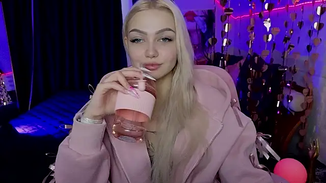 Snapshot of LinaLirian chatting on 03/23/26, 10:08 LinaLirian online show from 03/23/26, 10:08