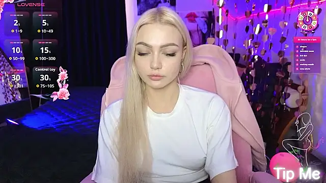 Snapshot of LinaLirian chatting on 03/24/26, 02:44 LinaLirian online show from 03/24/26, 02:44