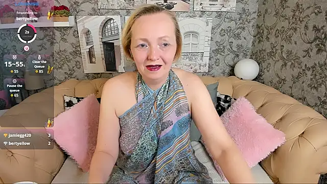 Snapshot of Karen_Villis chatting on 11/13/25, 09:30 Karen Villis online show from 11/13/25, 09:30