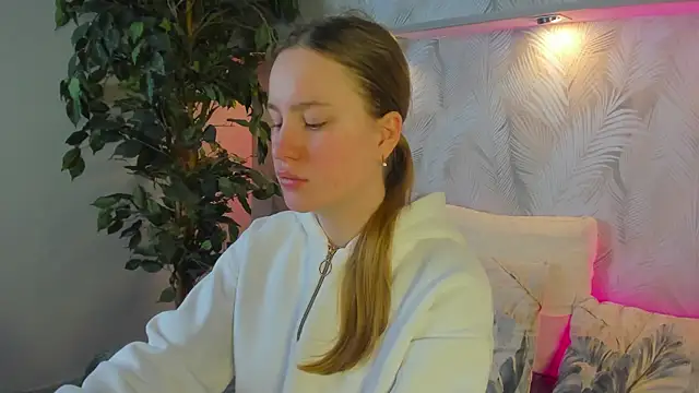 Candy Cansew online show from 09/19/25, 12:02