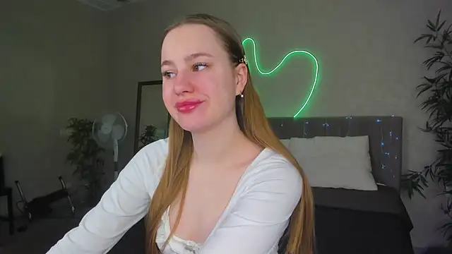 Candy Cansew online show from 12/03/25, 01:02