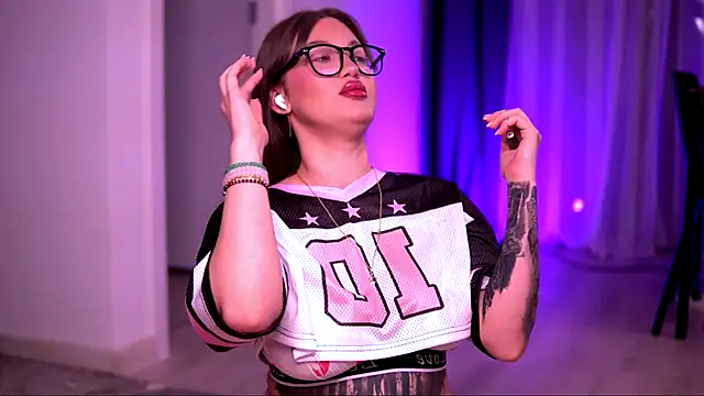 AryaDeluna online show from 10/02/25, 11:01