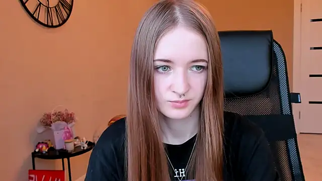KateKayer online show from 10/22/25, 09:31