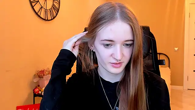 KateKayer online show from 11/19/25, 12:27