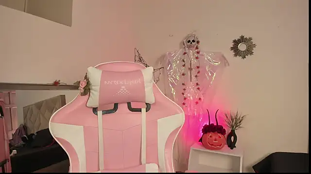 Snapshot of Paprika_ chatting on 10/22/25, 06:29 Paprika online show from 10/22/25, 06:29