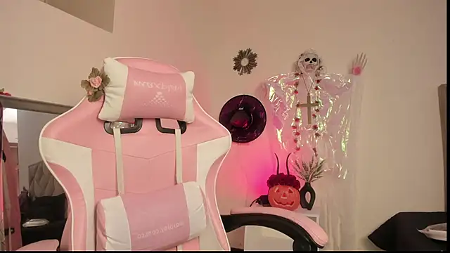 Snapshot of Paprika_ chatting on 10/25/25, 06:46 Paprika online show from 10/25/25, 06:46