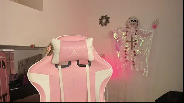 Snapshot of Paprika_ chatting on 10/26/25, 06:36 Paprika online show from 10/26/25, 06:36