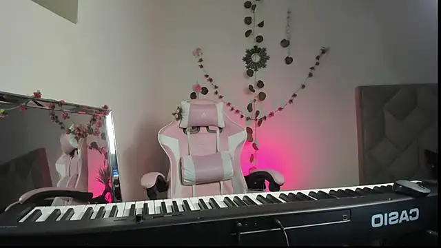 Snapshot of Paprika_ chatting on 12/05/25, 07:43 Paprika online show from 12/05/25, 07:43