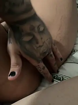 Snapshot of Momia30 chatting on 03/21/25, 10:39 Momia30 online show from 03/21/25, 10:39