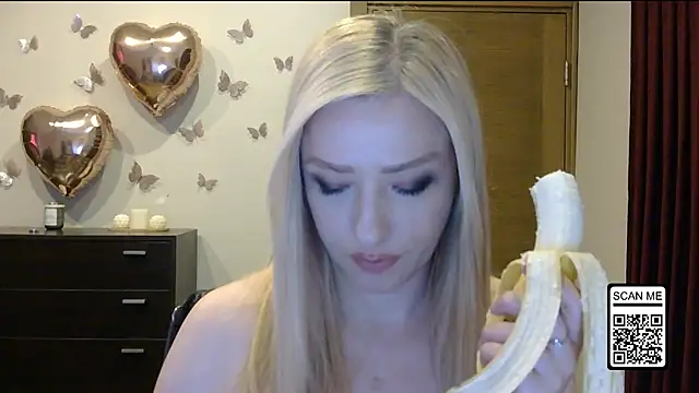 Snapshot of Wild_Silk_Desire chatting on 06/16/26, 04:20 Wild Silk Desire online show from 06/16/26, 04:20