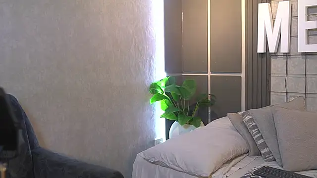 Snapshot of Susan_wall chatting on 04/30/26, 01:06 Susan wall online show from 04/30/26, 01:06