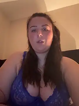 Snapshot of CutieCurvyGirlxo chatting on 04/29/26, 09:10 CutieCurvyGirlxo online show from 04/29/26, 09:10