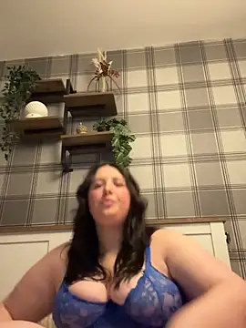 Snapshot of CutieCurvyGirlxo chatting on 05/16/26, 07:34 CutieCurvyGirlxo online show from 05/16/26, 07:34