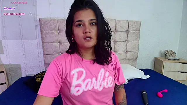 Snapshot of mia_traveluxe chatting on 12/02/25, 04:29 mia traveluxe online show from 12/02/25, 04:29