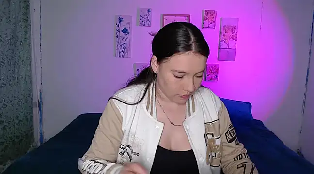 Snapshot of mariaana__222 chatting on 03/23/25, 04:16 mariaana 222 online show from 03/23/25, 04:16