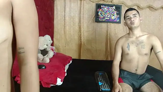 Snapshot of CasAndTom chatting on 10/26/25, 01:22 CasAndTom online show from 10/26/25, 01:22