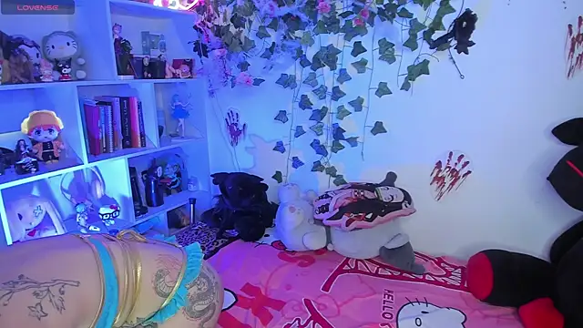 sarahminage  online show from 11/11/25, 05:57