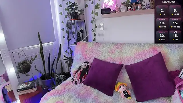 sarahminage  online show from 06/15/26, 06:21