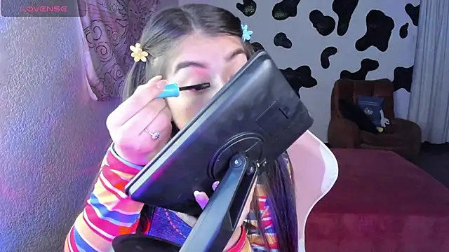 abbie jensen  online show from 10/31/25, 06:25