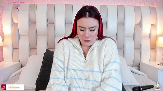 Snapshot of valt_ chatting on 12/14/25, 12:10 valt online show from 12/14/25, 12:10