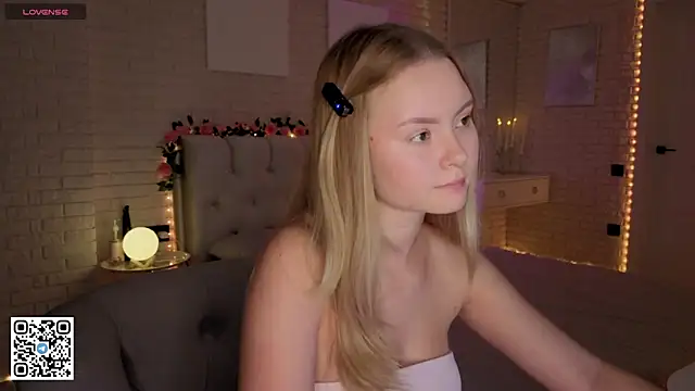 Snapshot of FlowersLover chatting on 09/11/25, 05:46 FlowersLover online show from 09/11/25, 05:46