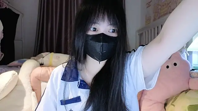 Snapshot of love-uiui chatting on 10/14/25, 03:02 love-uiui online show from 10/14/25, 03:02