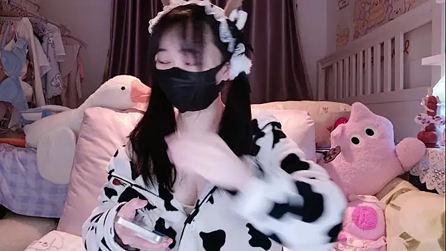 love-uiui online show from 11/22/25, 02:49