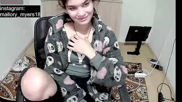 Snapshot of MalloryMyers chatting on 12/15/25, 07:40 MalloryMyers online show from 12/15/25, 07:40