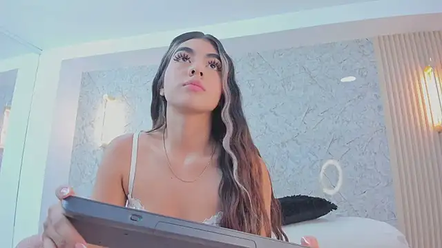 Snapshot of Antonella_west chatting on 09/10/25, 09:59 Antonella west online show from 09/10/25, 09:59