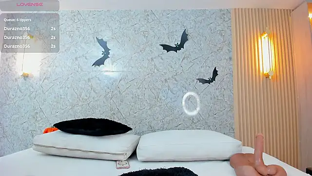 Snapshot of Antonella_west chatting on 10/31/25, 08:43 Antonella west online show from 10/31/25, 08:43