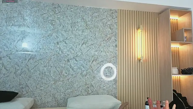 Snapshot of Antonella_west chatting on 12/13/25, 08:47 Antonella west online show from 12/13/25, 08:47